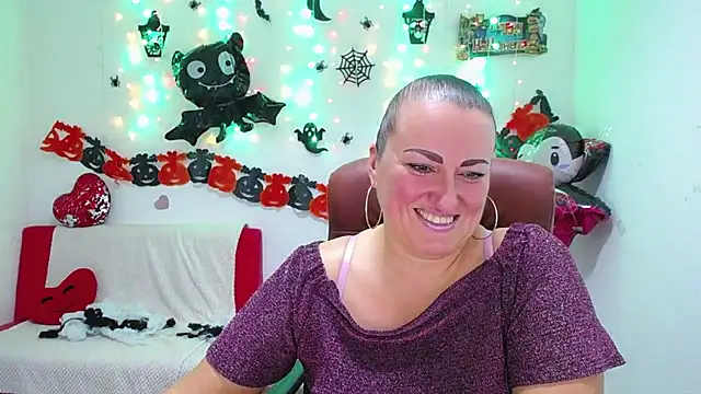 DianaMGG online show from November 2, 2025, 6:24 pm