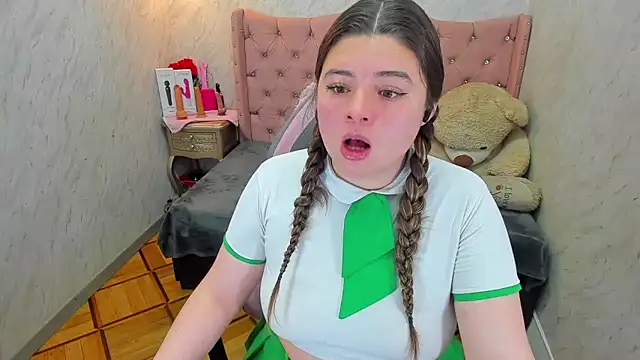 Lianngrace online show from May 13, 2026, 2:46 pm