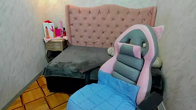 Lianngrace online show from March 13, 2026, 2:44 pm