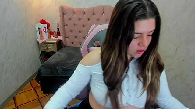 Lianngrace online show from March 7, 2026, 12:21 pm