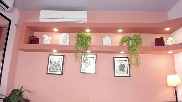 SofiaBennett  online show from April 14, 2026, 12:21 pm