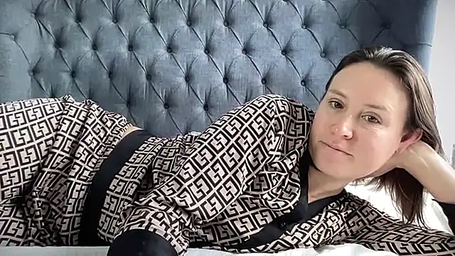 eatmypie69 online show from November 10, 2025, 11:59 am