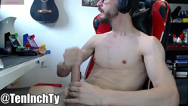 Snapshot of teninchty chatting on March 3, 2026, 7:32 pm teninchty online show from March 3, 2026, 7:32 pm