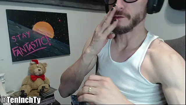 Snapshot of teninchty chatting on December 17, 2025, 4:39 am teninchty online show from December 17, 2025, 4:39 am