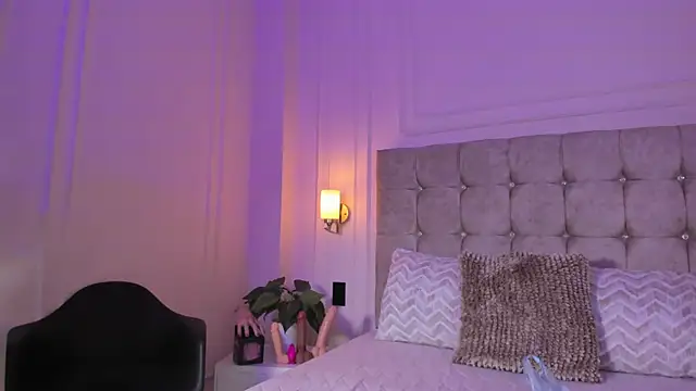 JasmineRoss 1 online show from October 28, 2025, 7:13 pm