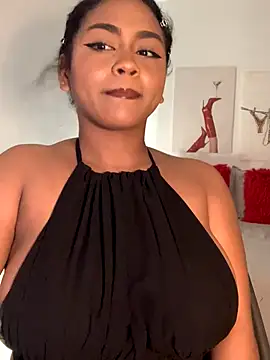 Snapshot of Dahiana_Giil chatting on November 25, 2025, 6:25 am Dahiana Giil online show from November 25, 2025, 6:25 am