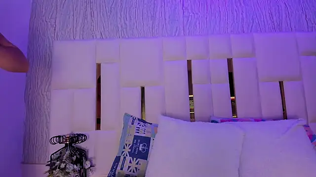 hillary uckerman  online show from April 2, 2026, 11:39 am