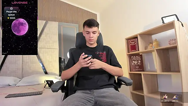 JacobRoberts1 online show from December 4, 2025, 8:19 pm