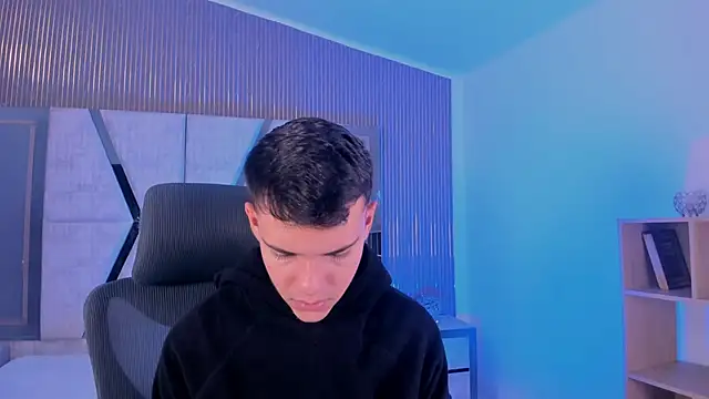 JacobRoberts1 online show from October 27, 2025, 8:21 pm