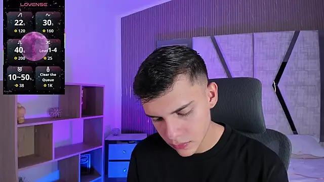 JacobRoberts1 online show from December 1, 2025, 8:32 pm