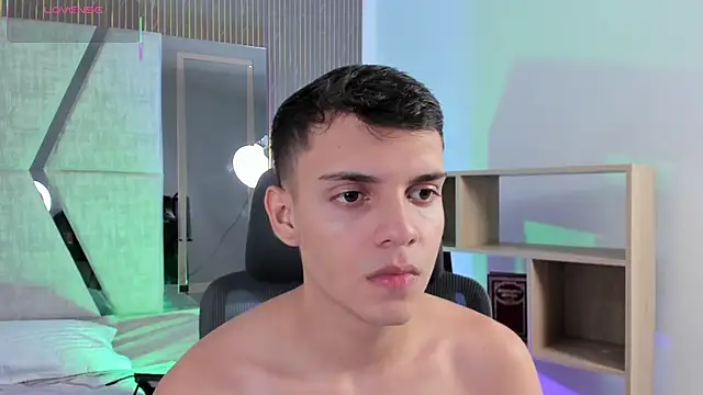 JacobRoberts1 online show from December 5, 2025, 8:39 pm