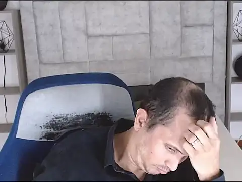 JhonTorres018 online show from March 5, 2026, 8:38 pm