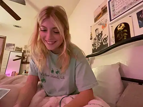 Snapshot of sinfulblonde1 chatting on February 19, 2025, 2:23 am sinfulblonde1 online show from February 19, 2025, 2:23 am