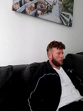 Snapshot of xXCR07xX chatting on February 23, 2025, 8:39 am xXCR07xX online show from February 23, 2025, 8:39 am