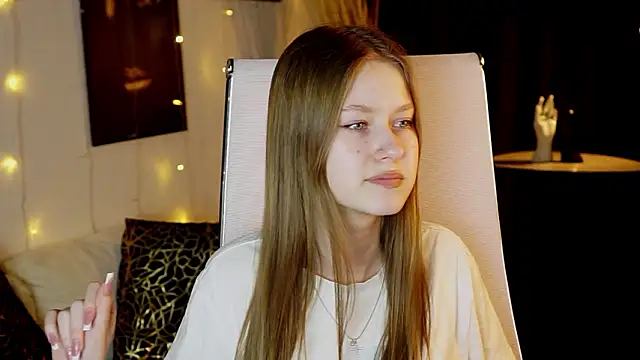 EveMundie online show from February 10, 2026, 12:48 pm