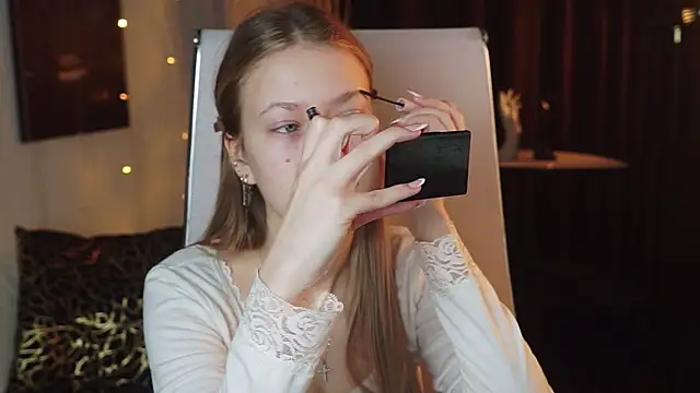 EveMundie online show from April 18, 2026, 6:38 am