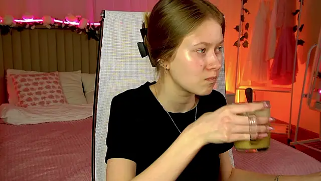 EveMundie online show from March 4, 2026, 11:40 am