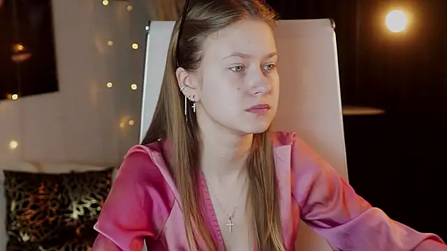 EveMundie online show from March 28, 2026, 9:43 am