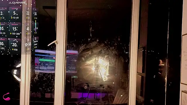 Snapshot of Ivanna_West chatting on November 19, 2025, 10:04 am Ivanna West online show from November 19, 2025, 10:04 am