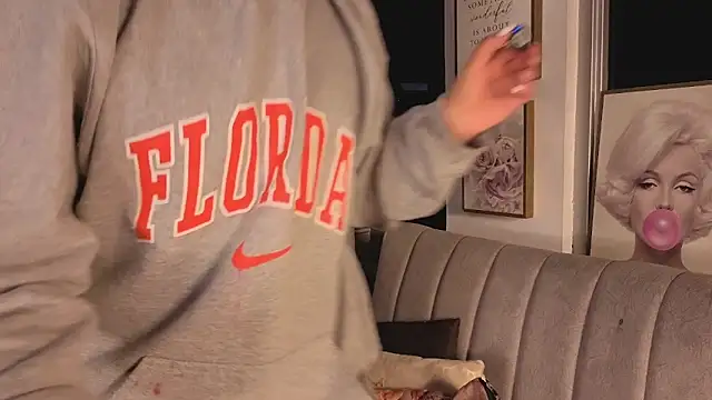 Snapshot of Ivanna_West chatting on November 6, 2025, 9:57 am Ivanna West online show from November 6, 2025, 9:57 am