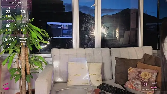 Snapshot of Ivanna_West chatting on October 22, 2025, 10:25 am Ivanna West online show from October 22, 2025, 10:25 am