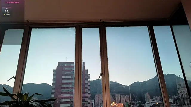 Snapshot of Ivanna_West chatting on October 23, 2025, 10:47 am Ivanna West online show from October 23, 2025, 10:47 am