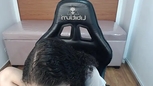 Snapshot of danatella_a chatting on October 24, 2025, 12:59 pm danatella a online show from October 24, 2025, 12:59 pm