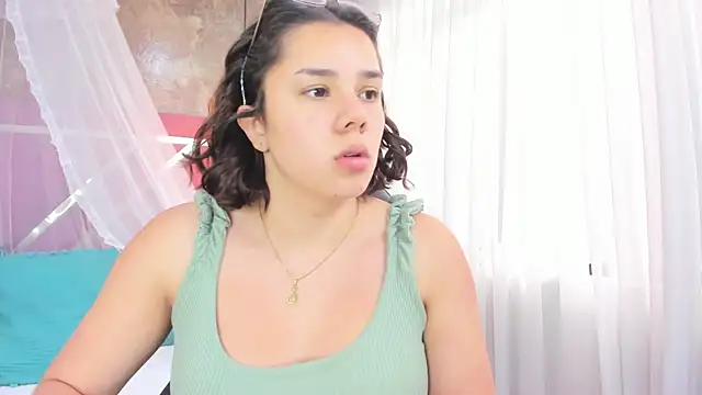 Snapshot of EmmaSulivan chatting on October 16, 2025, 1:08 pm EmmaSulivan online show from October 16, 2025, 1:08 pm