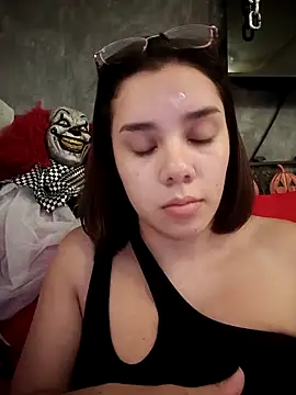 Snapshot of EmmaSulivan chatting on October 21, 2025, 12:43 am EmmaSulivan online show from October 21, 2025, 12:43 am