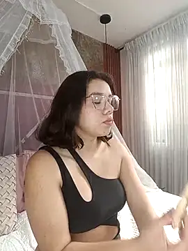 Snapshot of EmmaSulivan chatting on March 3, 2025, 1:56 pm EmmaSulivan online show from March 3, 2025, 1:56 pm