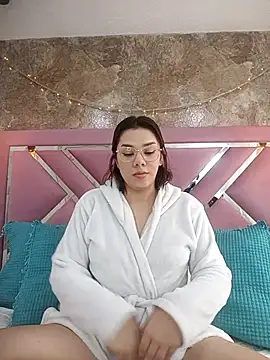 Snapshot of EmmaSulivan chatting on October 24, 2025, 2:38 pm EmmaSulivan online show from October 24, 2025, 2:38 pm