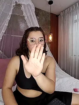 Snapshot of EmmaSulivan chatting on March 15, 2025, 9:27 pm EmmaSulivan online show from March 15, 2025, 9:27 pm