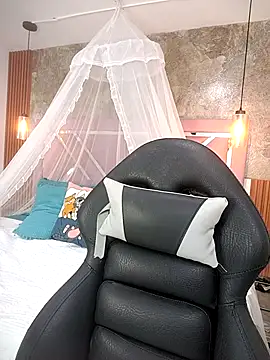 Snapshot of EmmaSulivan chatting on October 14, 2025, 11:44 am EmmaSulivan online show from October 14, 2025, 11:44 am