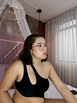 Snapshot of EmmaSulivan chatting on March 15, 2025, 2:12 pm EmmaSulivan online show from March 15, 2025, 2:12 pm