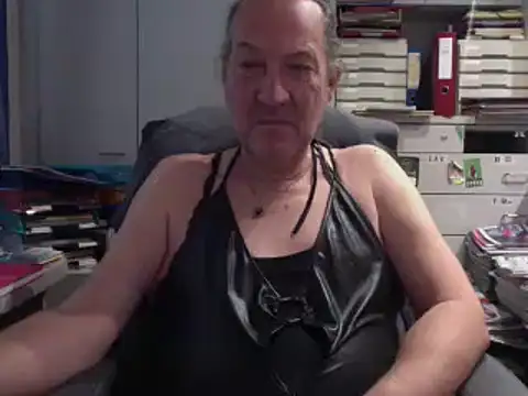 Snapshot of HMStraps01 chatting on October 30, 2025, 10:24 am HMStraps01 online show from October 30, 2025, 10:24 am