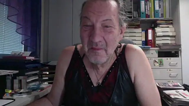 HMStraps01 online show from December 2, 2025, 10:28 am