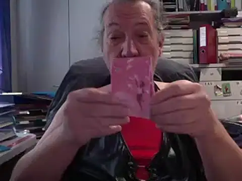 Snapshot of HMStraps01 chatting on September 29, 2025, 11:38 am HMStraps01 online show from September 29, 2025, 11:38 am