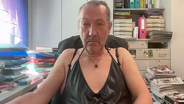HMStraps01 online show from May 31, 2026, 9:37 am