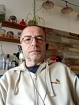 Xavspank2 online show from April 14, 2026, 9:14 am
