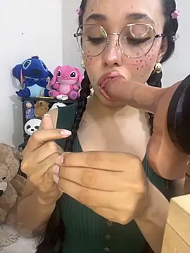 Snapshot of Emma_Winslow chatting on October 1, 2025, 5:23 am Emma Winslow online show from October 1, 2025, 5:23 am