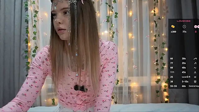 Snapshot of CarolinePepper chatting on January 12, 2026, 1:51 pm CarolinePepper online show from January 12, 2026, 1:51 pm