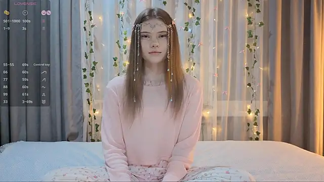 Snapshot of CarolinePepper chatting on February 4, 2026, 2:45 pm CarolinePepper online show from February 4, 2026, 2:45 pm