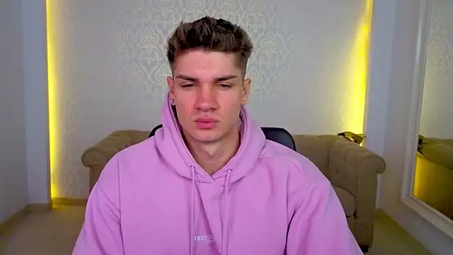 MaxKaiden online show from April 20, 2026, 4:15 am