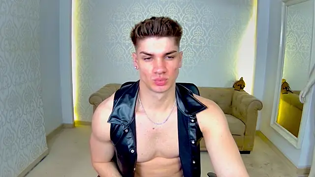 MaxKaiden online show from April 14, 2026, 4:28 am