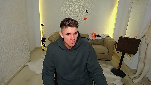 MaxKaiden online show from October 28, 2025, 5:39 am