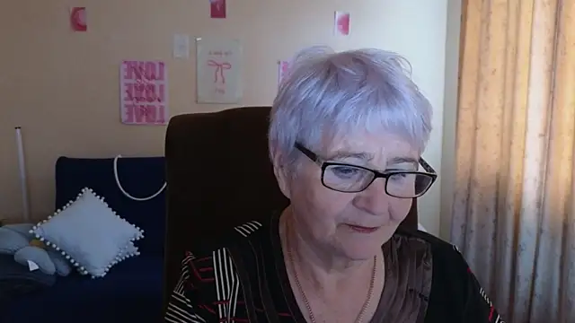 Sandra Snowflake online show from May 15, 2026, 4:10 am