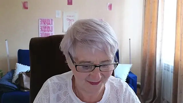 Sandra Snowflake online show from May 19, 2026, 3:57 am