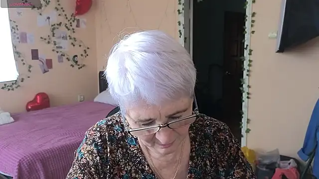 Sandra Snowflake online show from June 5, 2026, 5:34 am