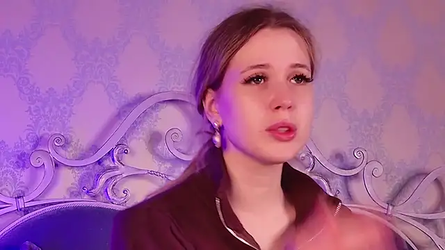 BECKI VRES online show from November 10, 2025, 8:47 pm