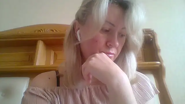 Snapshot of Mary888x chatting on February 17, 2025, 6:31 am Mary888x online show from February 17, 2025, 6:31 am